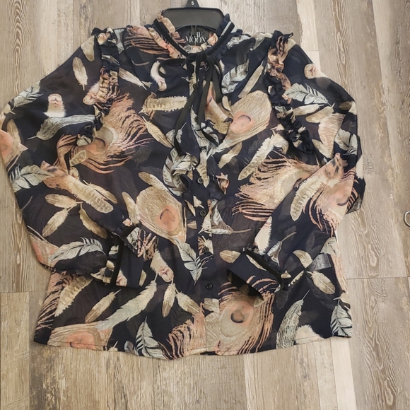 Beautiful Top - Picture 2 of 16